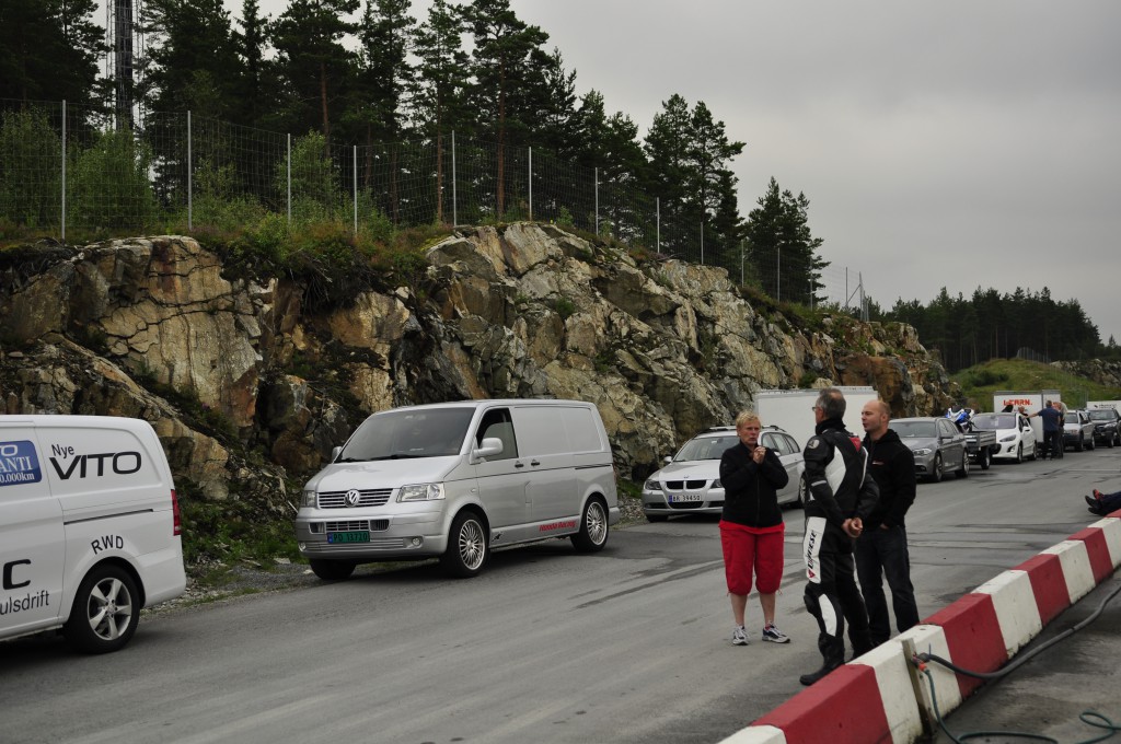 Kasse bilene klere til start. Kappløpet om beste depot plassering starter snart