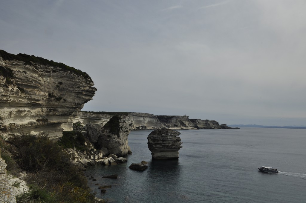 Vanvittige kalksteinklipper stuper rett ned i Middelhavet ved Bonifacio. 