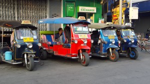 Tuk-tuk drosjene tar deg dit du vil, for nesten ingen penger. 