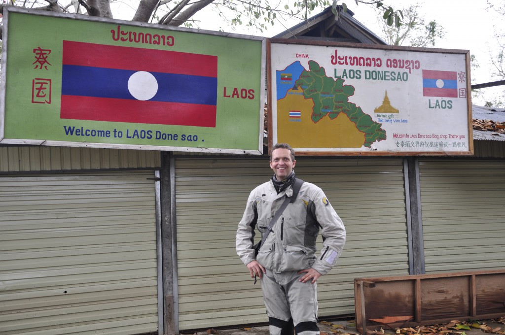 Kyrre ønskes velkommen til Laos. 