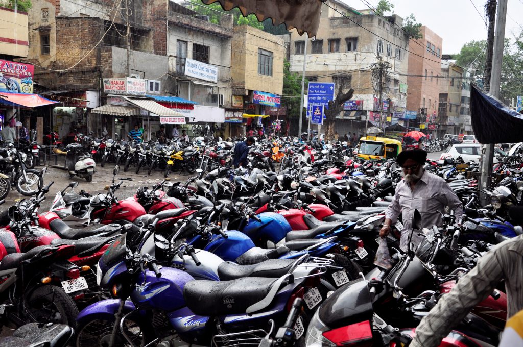 I Karol Bagh Kan det meste av motorsykkelgreier ordnes