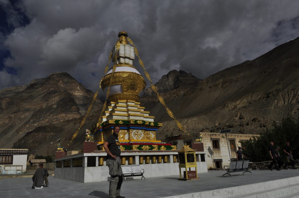 Klosteret blir kalt Ajanta av Himalaya på grunn av de mange grottene oppi fjellsiden her (grunnlagt i 996 e.Kr.). 