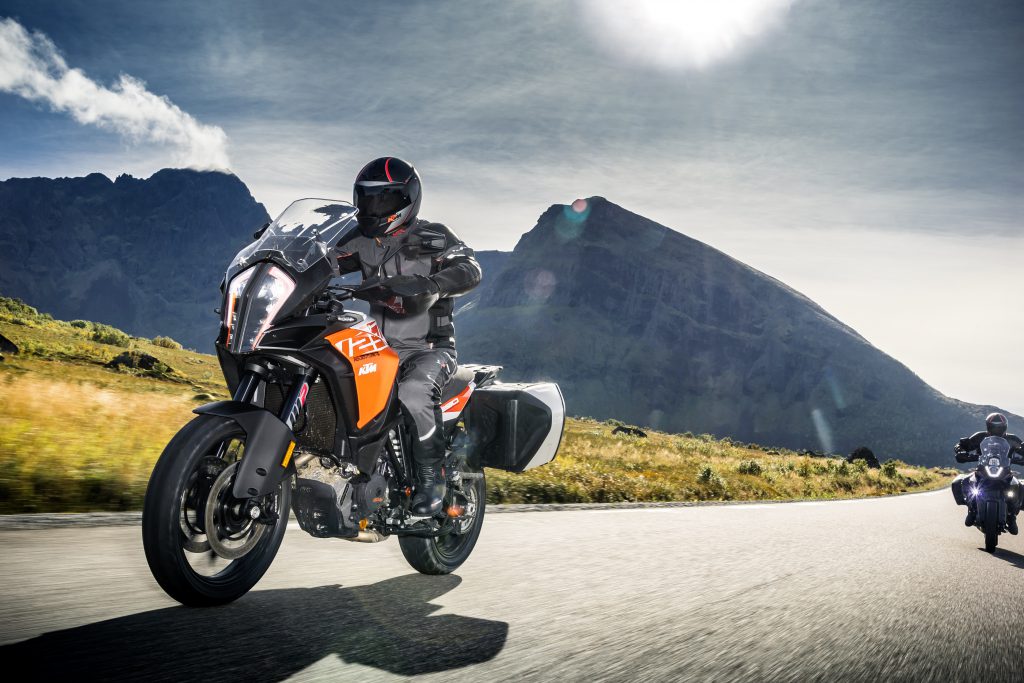 KTM 1290 SUPER ADVENTURE S_Action 03